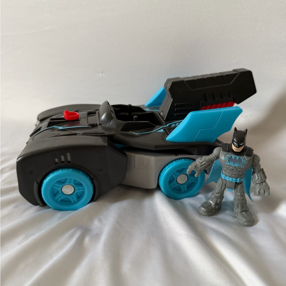 Imaginext DC Super Friends Bat-Tech Batmobile Vehicle & Light-Up Batman Figure